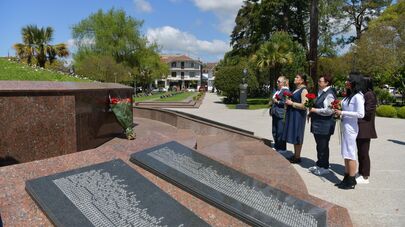 Участники организованного СЖА круглого стола почтили память защитников страны