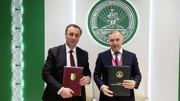 Аԥсни Адыгеиеи асоциал-економикатә, ахәаахәҭратә, акультуратә усхкқәа рҿы аусеицуразы аиқәшаҳаҭра рыбжьарҵеит - Sputnik Аҧсны