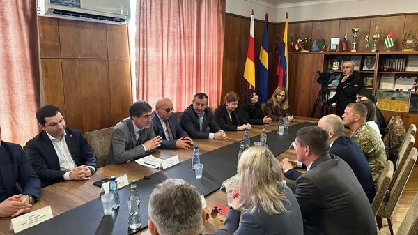 Встреча партии Единая Абхазия с делегацией Тамбовской области прошла в Галском районе - Sputnik Абхазия