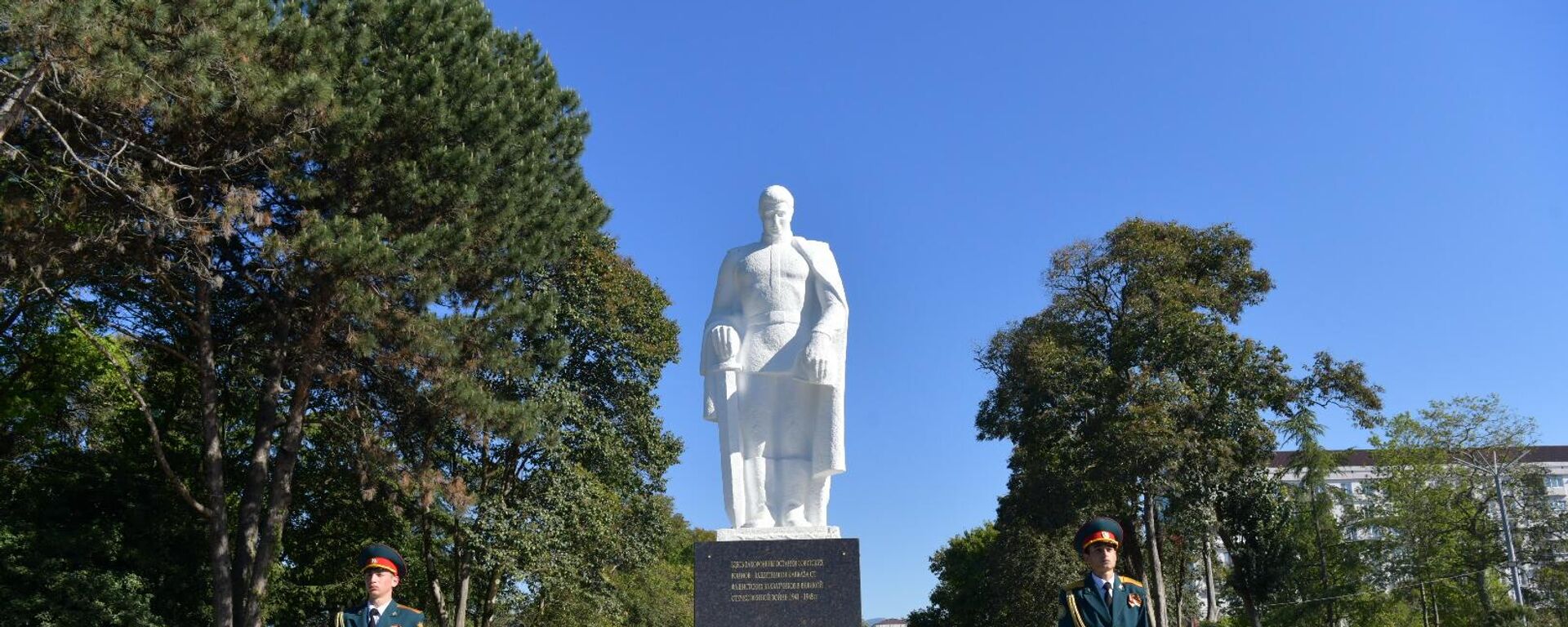 Акция Огонь памяти у памятника Неизвестному солдату на набережной Диоскуров в Сухуме - Sputnik Абхазия, 1920, 09.05.2026