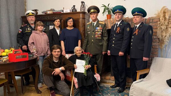 Дом Москвы в Сухуме поздравили с наступающим Днём Победы ветеранов Великой Отечественной войны  - Sputnik Абхазия