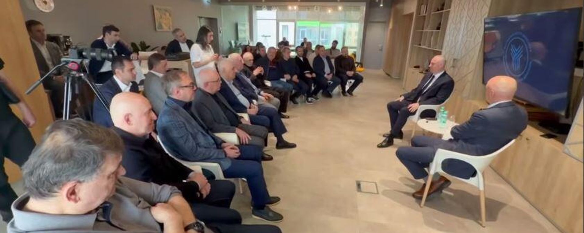 Бадра Гунба проводит встречу с представителями Московской абхазской диаспоры. - Sputnik Аҧсны, 1920, 10.05.2026