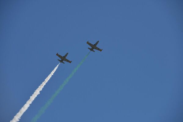 Апарад аҳаиртә хәҭа хдыркәшеит ажәыларатә ҳаирпланқәа Aero L-39 Albatros. Апарад аҳаиртә хәҭа хдыркәшеит ажәыларатә ҳаирпланқәа Aero L-39 Albatros. - Sputnik Аҧсны