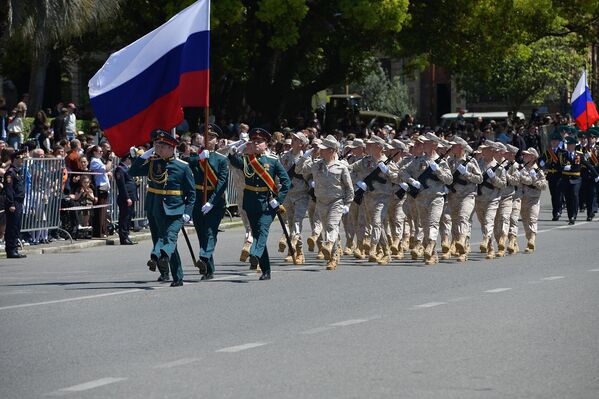 Урыстәыла абыжьбатәи арратә базеи, Урыстәыла аҳәаахьчаратә усбарҭеи рыррамаҵзурауаа апарад иалахәын. Урыстәыла абыжьбатәи арратә базеи, Урыстәыла аҳәаахьчаратә усбарҭеи рыррамаҵзурауаа апарад иалахәын. - Sputnik Аҧсны