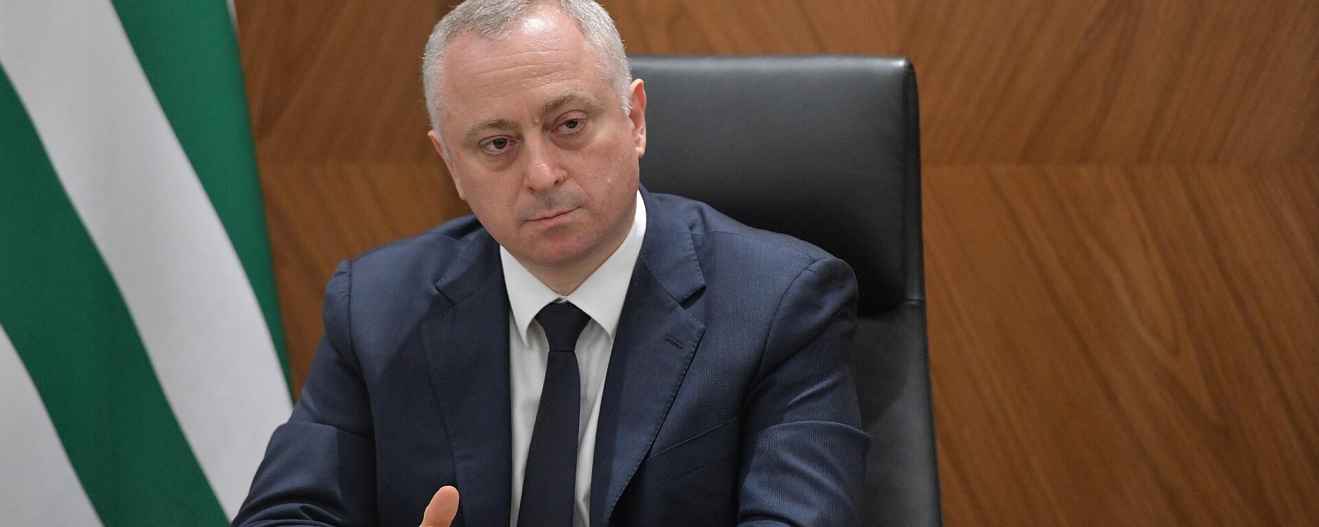 Президент Абхазии Бадра Зурабович Гунба Президент Абхазии Бадра Зурабович Гунба - Sputnik Абхазия, 1920, 08.08.2026