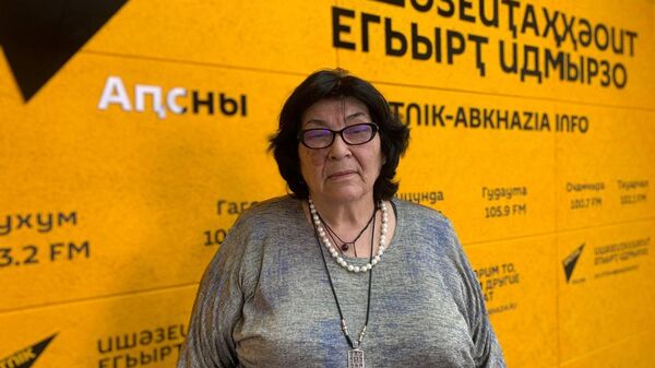 Решить вопрос на берегу: власти продолжают реставрировать набережную Сухума - Sputnik Абхазия