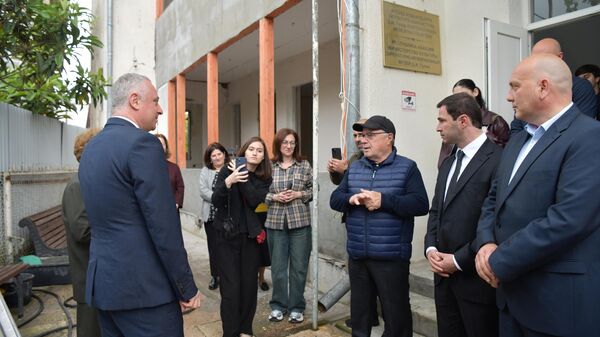 Бадра Гунба осмотрел ход ремонтно-восстановительных работ в музее им.Гулия - Sputnik Абхазия