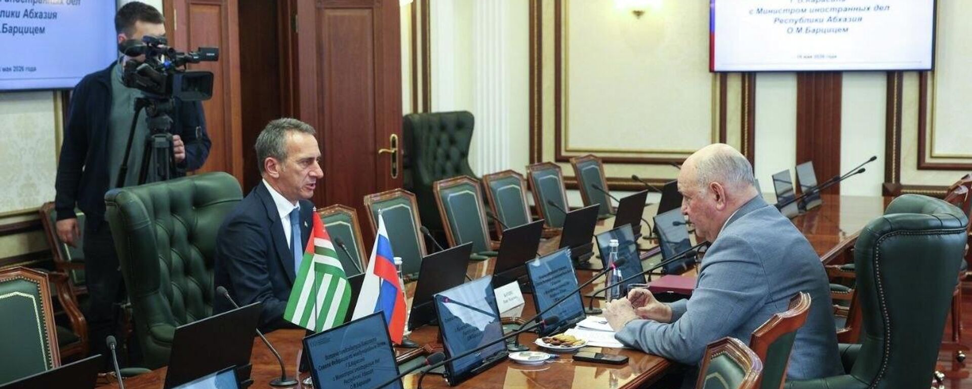 Вопросы межгосударственного сотрудничества, развития договорно-правовой базы и межпарламентского взаимодействия обсудили на встрече в Москве глава МИД Абхазии Олег Барциц и председатель комитета Совфеда России по международным делам Григорий Карасин - Sputnik Абхазия, 1920, 19.05.2026