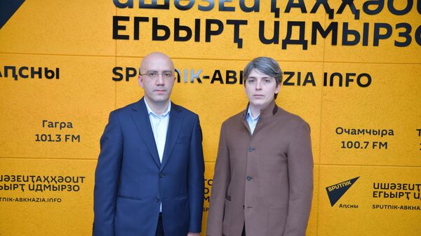 Помощь без тотального контроля: Батал Гулия и Алмас Габуния об управлении по работе с крупным бизнесом
 - Sputnik Абхазия
