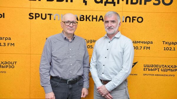 Есть ли будущее у абхазской литературы: Чкадуа и Начкебия о развитии писательства - Sputnik Абхазия
