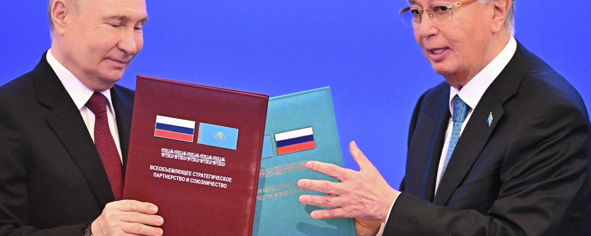 Президент РФ Владимир Путин и президент Казахстана Касым-Жомарт Токаев во Дворце Независимости в Астане на церемонии подписания документов о сотрудничестве. - Sputnik Абхазия, 1920, 29.05.2026