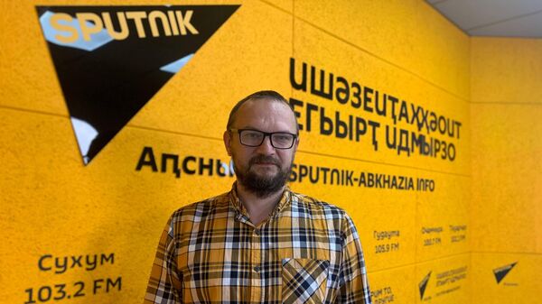 Итальянские страсти с абхазским акцентом: режиссер о премьере Молодежного театра - Sputnik Абхазия