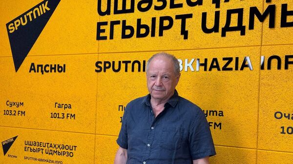 Что ждет кино: Дмитрий Астрахан рассказал о развитии кинематографа в России и Абхазии
 - Sputnik Абхазия