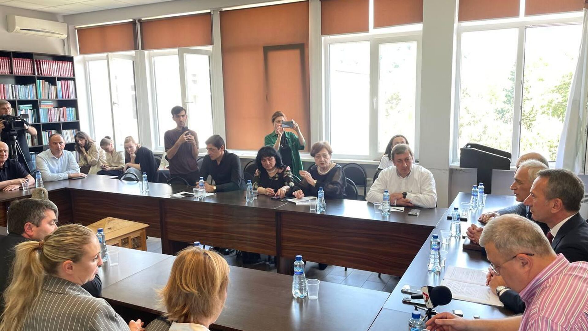 Геополитические процессы на Южном Кавказе обсудили в АГУ Геополитические процессы на Южном Кавказе обсудили в АГУ - Sputnik Абхазия, 1920, 11.06.2026