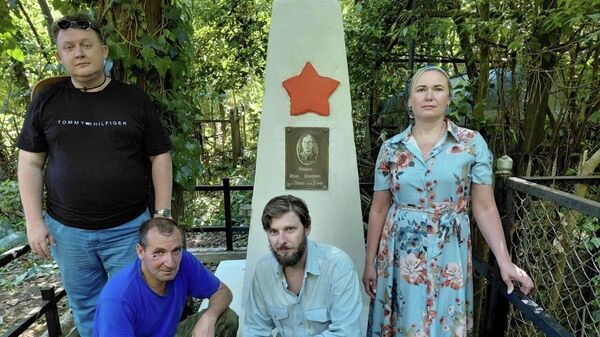 Памятник герою битвы за Кавказ, майору Ивану Ивановичу Аршаве облагородили в Сухуме. - Sputnik Аҧсны