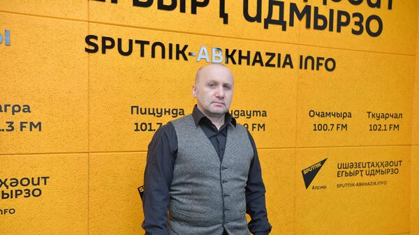 Атеатр маҷ Аԥсны: аԥсуа хәаԥшҩы ишидикылаз ҳалацәажәоит - Sputnik Аҧсны