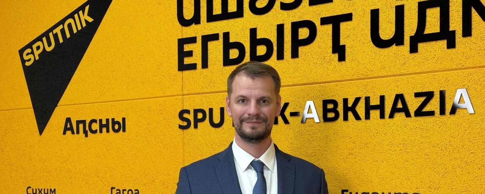 Новые горизонты просвещения: зачем Знание открыло площадку в АГУ Новые горизонты просвещения: зачем Знание открыло площадку в АГУ - Sputnik Абхазия, 1920, 15.06.2026