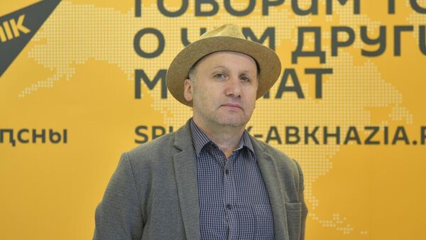 Атеатр маҷ Аԥсны: аԥсуа хәаԥшҩы ишидикылаз ҳалацәажәоит - Sputnik Аҧсны