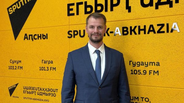 На благо общества: Будный рассказал о работе российского общества Знание в Абхазии - Sputnik Абхазия