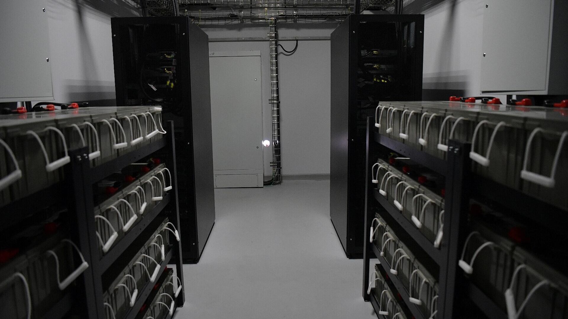 Центр обработки данных открылся в Абхазии Центр обработки данных открылся в Абхазии - Sputnik Абхазия, 1920, 18.06.2026
