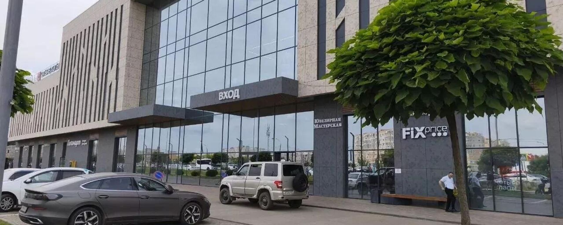 Обстановка у здания ТЦ в Краснодаре, где произошло нападение на посетителей
Обстановка у здания ТЦ в Краснодаре, где произошло нападение на посетителей
- Sputnik Абхазия, 1920, 21.06.2026