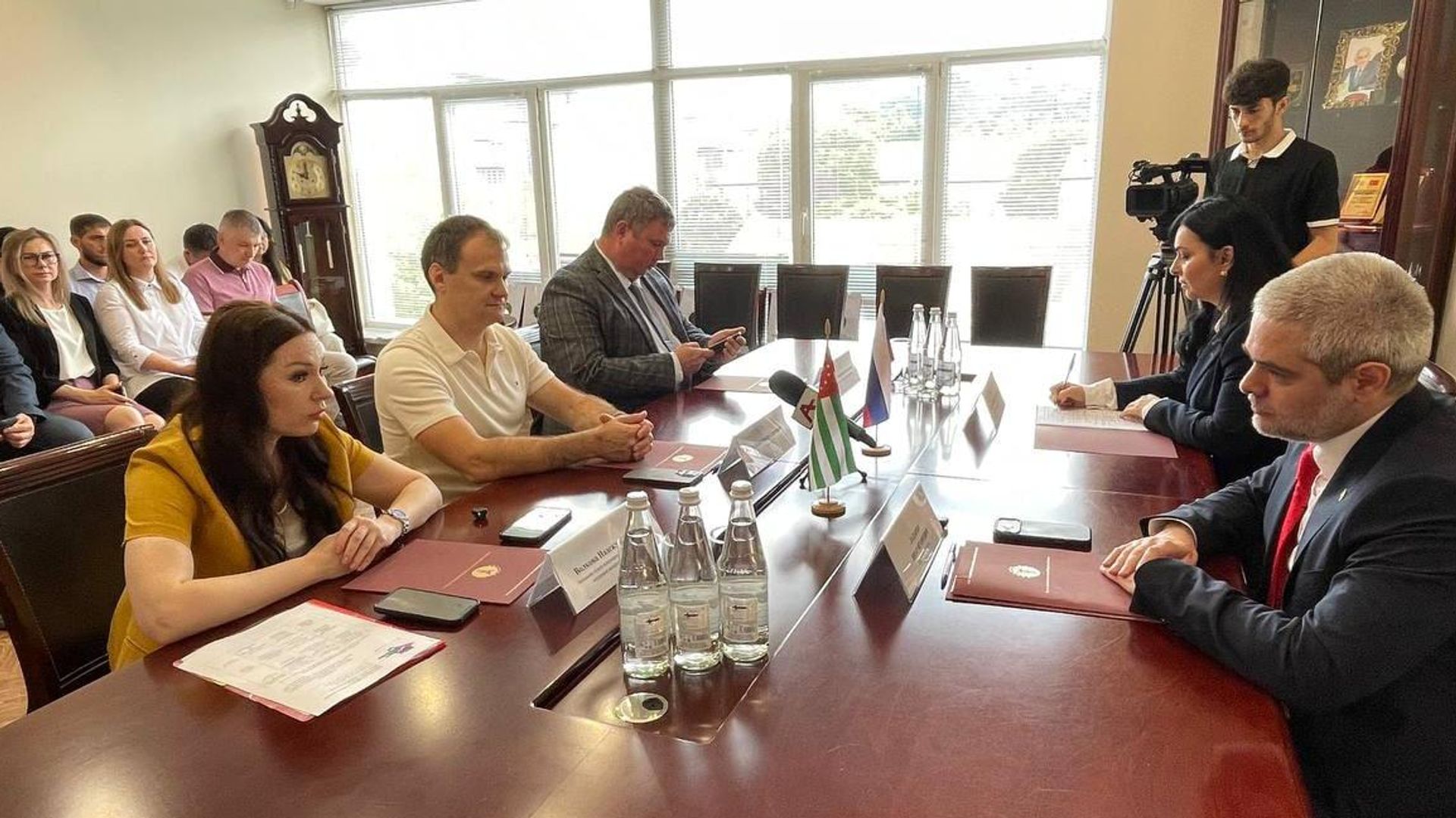Встреча с бизнесменами из Краснодарского края и Подмосковья прошла в ТПП Абхазии Встреча с бизнесменами из Краснодарского края и Подмосковья прошла в ТПП Абхазии - Sputnik Абхазия, 1920, 24.06.2026