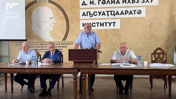 Энвер Ажиба избран главой Ассоциации писателей Абхазии - Sputnik Абхазия