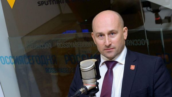 Стариков: Евросоюз выдает деньги не Зеленскому, а сам себе на военпром - Sputnik Абхазия