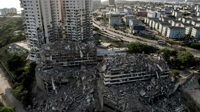 Вид с воздуха на разрушения и поврежденные здания после землетрясения в Венесуэле