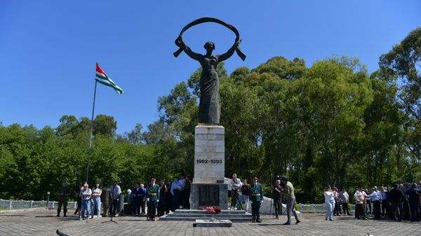 Памятник погибшим в Отечественной войне народа Абхазии в Тамыше - Sputnik Абхазия