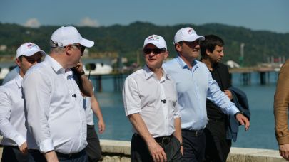 Бадра Гунба и Сергей Кириенко осмотрели реконструкцию набережной Сухума