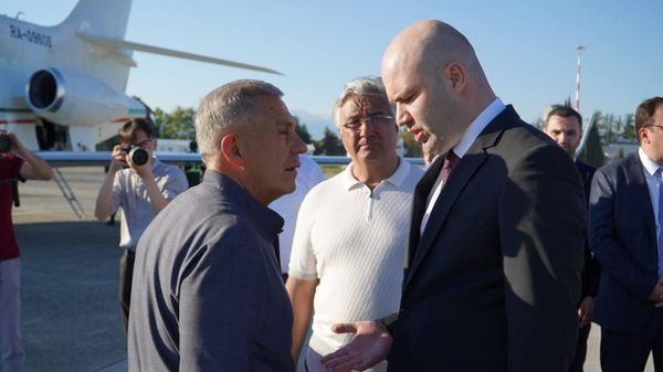 Делегация Татарстана во главе с раисом Рустамом Миннихановым прибыла в Сухум - Sputnik Абхазия