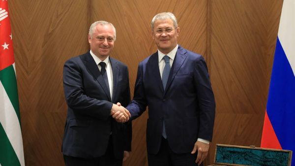Вопросы сотрудничества обсудил Бадра Гунба с главой Башкортостана Радием Хабировым - Sputnik Абхазия