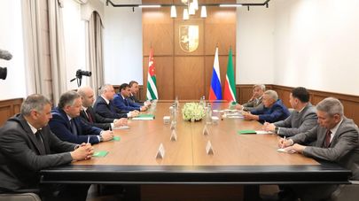 Бадра Гунба провел встречу с Рустамом Миннихановым