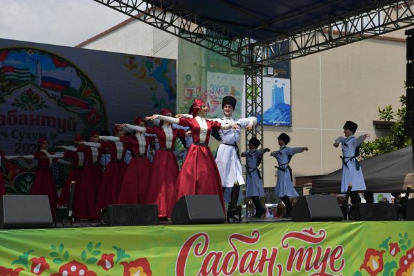 "Сабантуй" открылся концертом. На сцену вышли абхазские и татарские коллективы. - Sputnik Абхазия