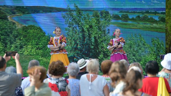 Концерт творческих коллективов из Самары состоялся на театральной площади в Сухуме. - Sputnik Аҧсны