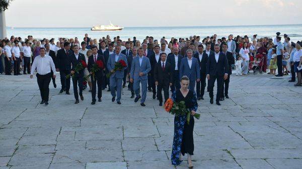 Праздничное шествие представителей администраций Сухума и Самары состоялось на набережной Диоскуров. - Sputnik Аҧсны