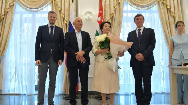 Торжественная церемония в честь Дня семьи, любви и верности в Посольстве Российской Федерации в Республике Абхазия  - Sputnik Абхазия