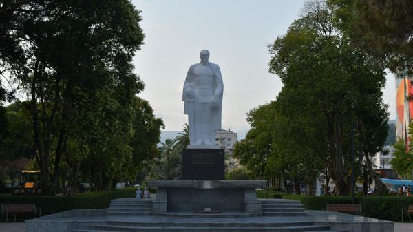 Памятник Неизвестному солдату в Сухуме - Sputnik Абхазия