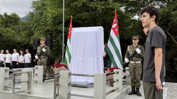 Памятник бойцам Пицундского батальона открыли в селе Гума - Sputnik Абхазия