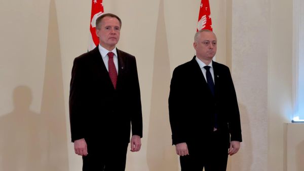Чрезвычайный и Полномочный посол России в Абхазии Вячеслав Гладков вручил президенту Бадре Гунба верительные грамоты - Sputnik Абхазия
