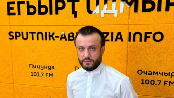 Амҩаԥгаҩ, ашоумен, анагӡаҩ Леуан Ҭодуа агәыразратә концерт мҩаԥигоит Аҟәа. Аиҿцәажәара - Sputnik Аҧсны