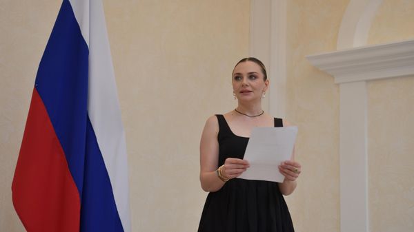 Процедура принятия присяги гражданина РФ в посольстве России в Абхазии - Sputnik Абхазия