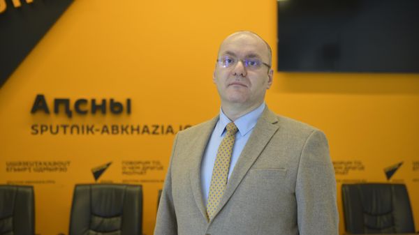 Зачем были нужны новые поправки в законе о Нацбанке? Комментарий Беслана Барателиа - Sputnik Абхазия