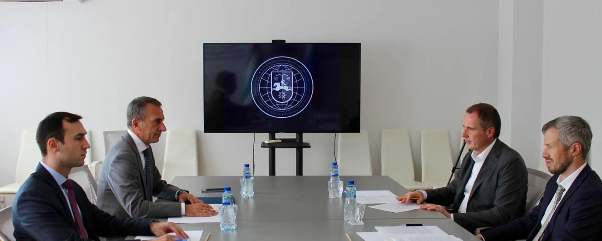 Урыстәылеи Аԥсни реизыҟазаашьақәа ирылацәажәеит Виачеслав Гладкови Олег Барцыци - Sputnik Аҧсны, 1920, 24.07.2026