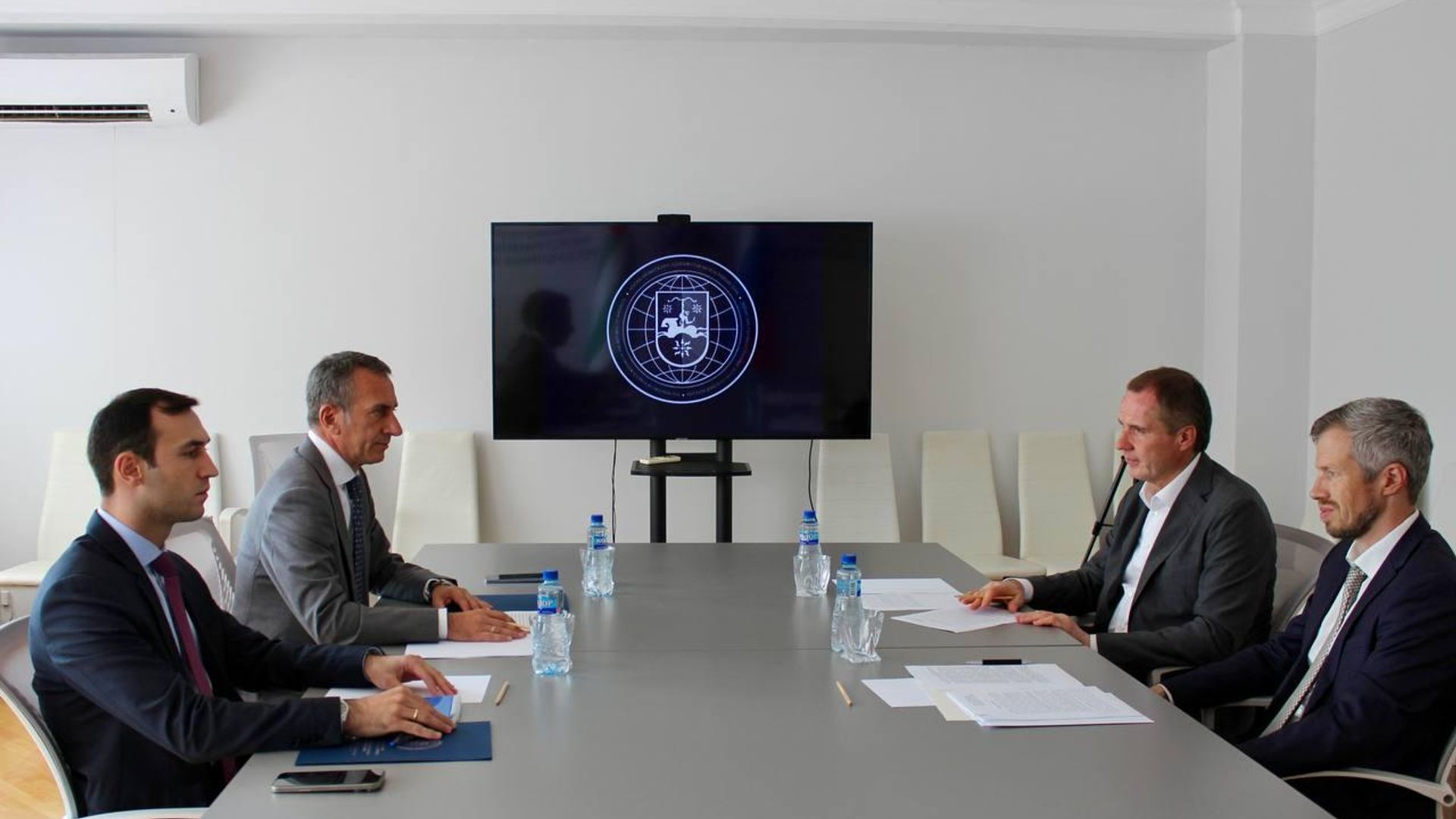 Урыстәылеи Аԥсни реизыҟазаашьақәа ирылацәажәеит Виачеслав Гладкови Олег Барцыци Урыстәылеи Аԥсни реизыҟазаашьақәа ирылацәажәеит Виачеслав Гладкови Олег Барцыци - Sputnik Аҧсны, 1920, 24.07.2026
