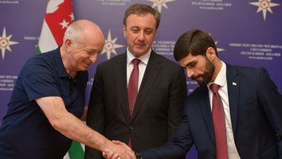 Премьер-министр Владимир Делба представил коллективу МЧС нового министра Алиаса Авидзба