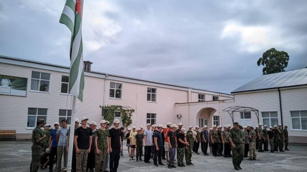 Военно-патриотический лагерь имени Сергея Дбар открылся в Сухуме на базе Абхазского государственного лицея-интерната им - Sputnik Абхазия