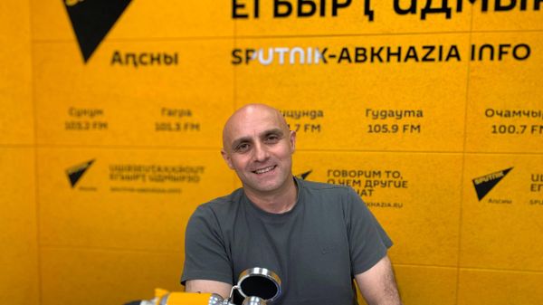 Большой Квн возвращается в Абхазию: Мамука Бганба о соглашении с АМИК и будущем детского юмора - Sputnik Абхазия