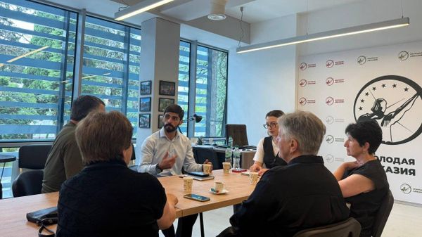 Проект Абхазия: Точка воZврата, направленный на поддержку семей участников СВО, презентовали в офисе Молодой Абхазии во время встречи с матерями погибших участников спецоперации из Абхазии - Sputnik Абхазия